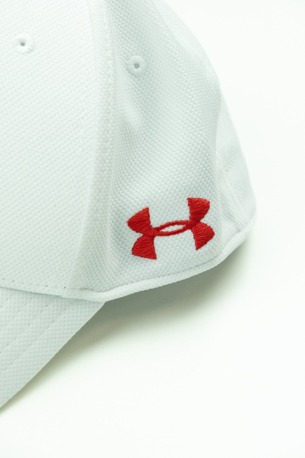 Under Armour 19-20 Lokomotiv Moscow Blitzing 3.0 Cap / White / Mens / RRP £20.99