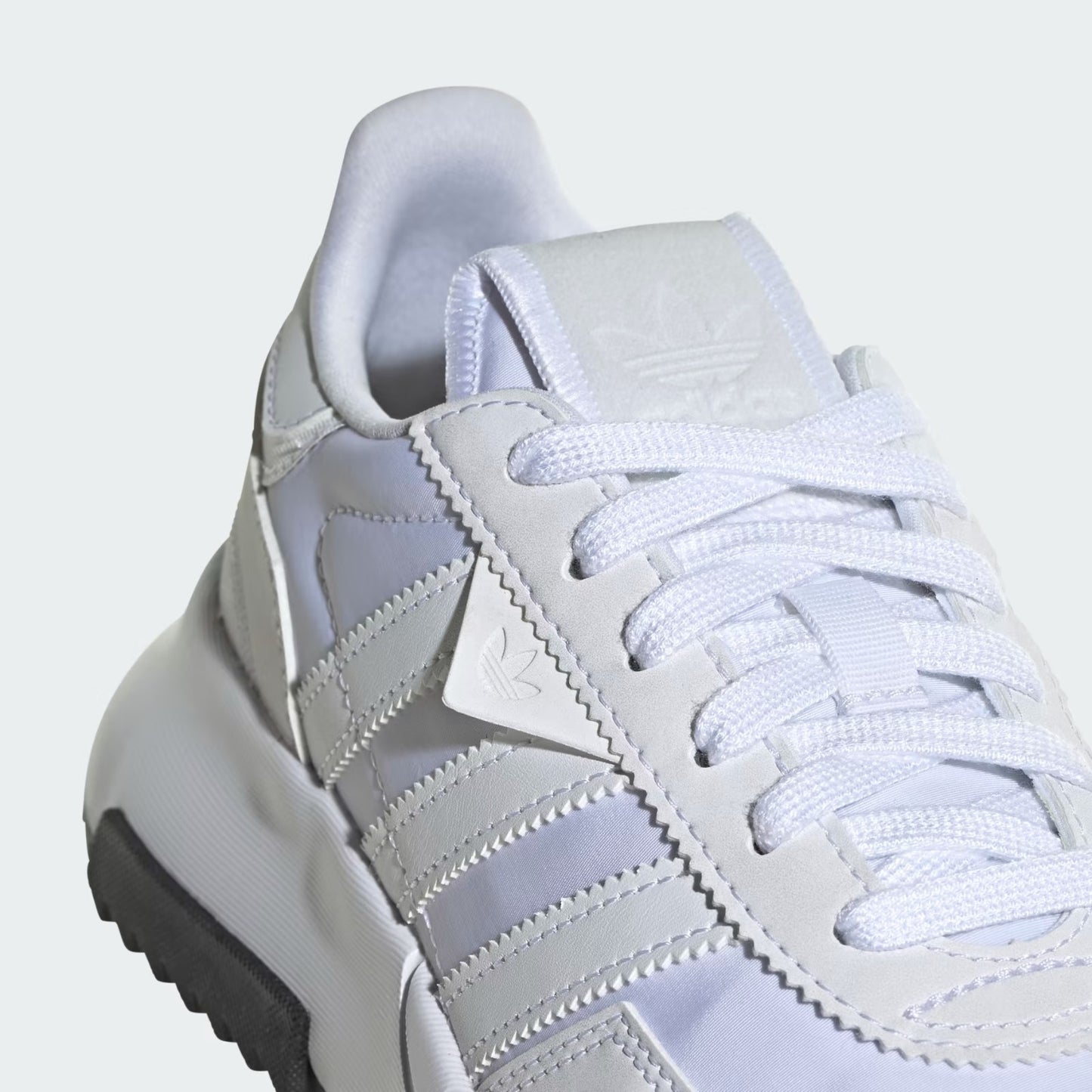 Adidas KIds / RETROPY F2 JC Trainers / BNIB / White / RRP £65