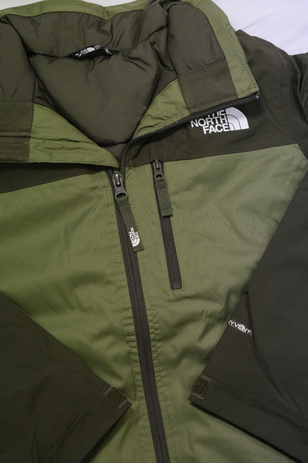 The North Face Boys Snowquest Plus Winter Jacket / Olive Green / RRP £145