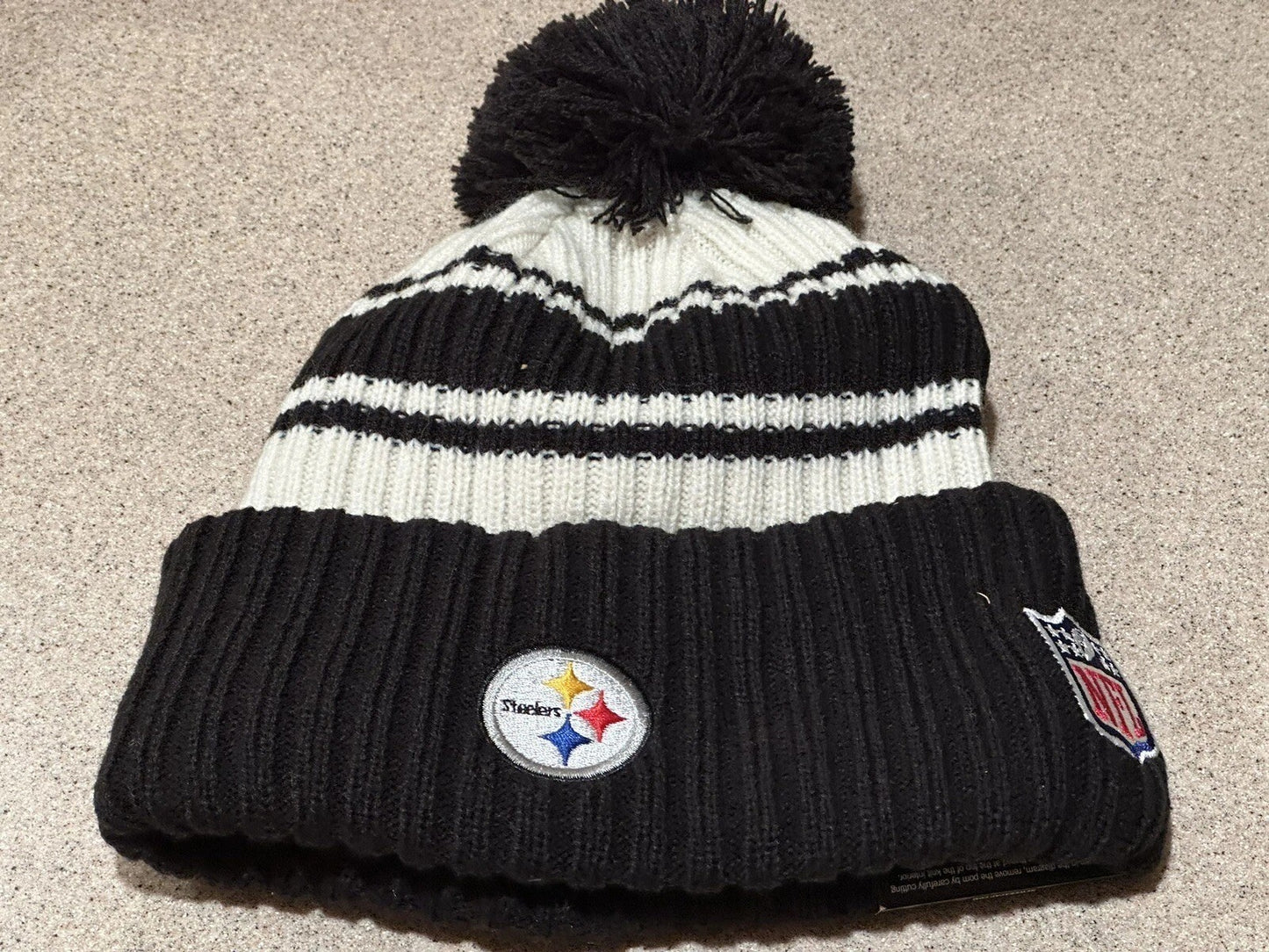 New Era Adult Pittsburgh Steelers NFL 2022 Beanie Knit Hat / Ivory / RRP £30