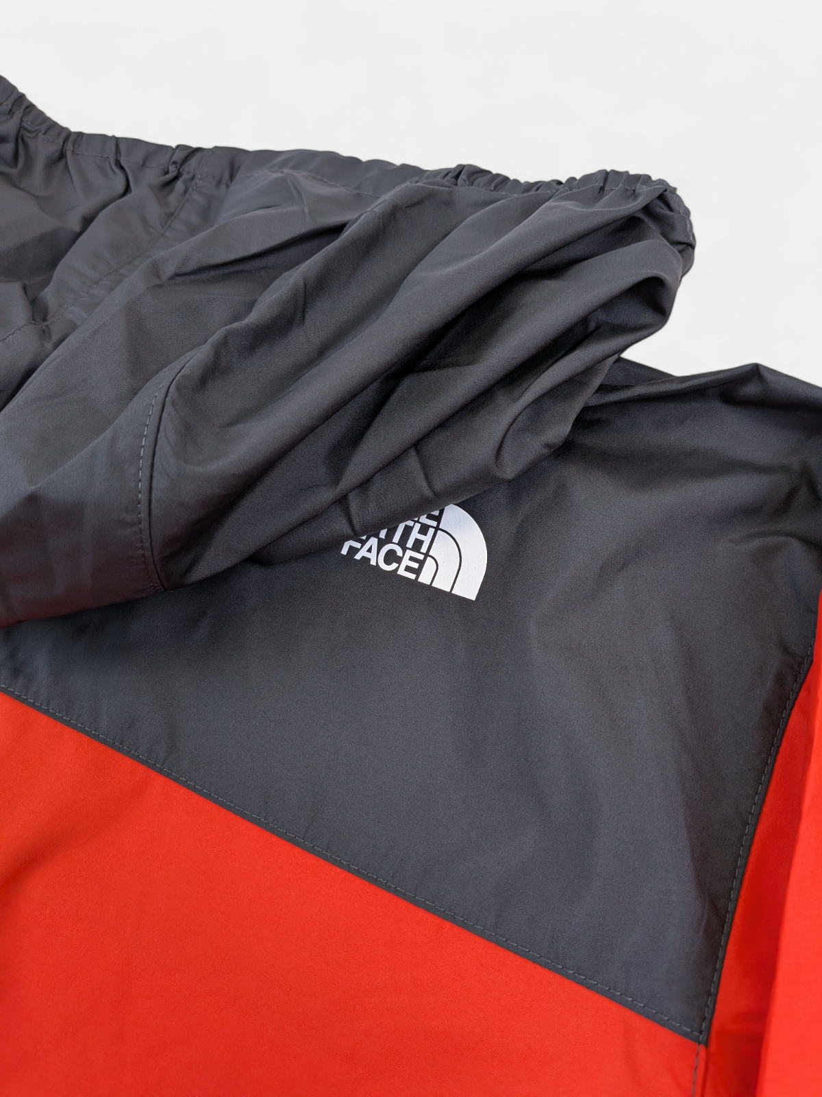 The North Face Kids React Wind Jacket / Fiery Red / RRP £50