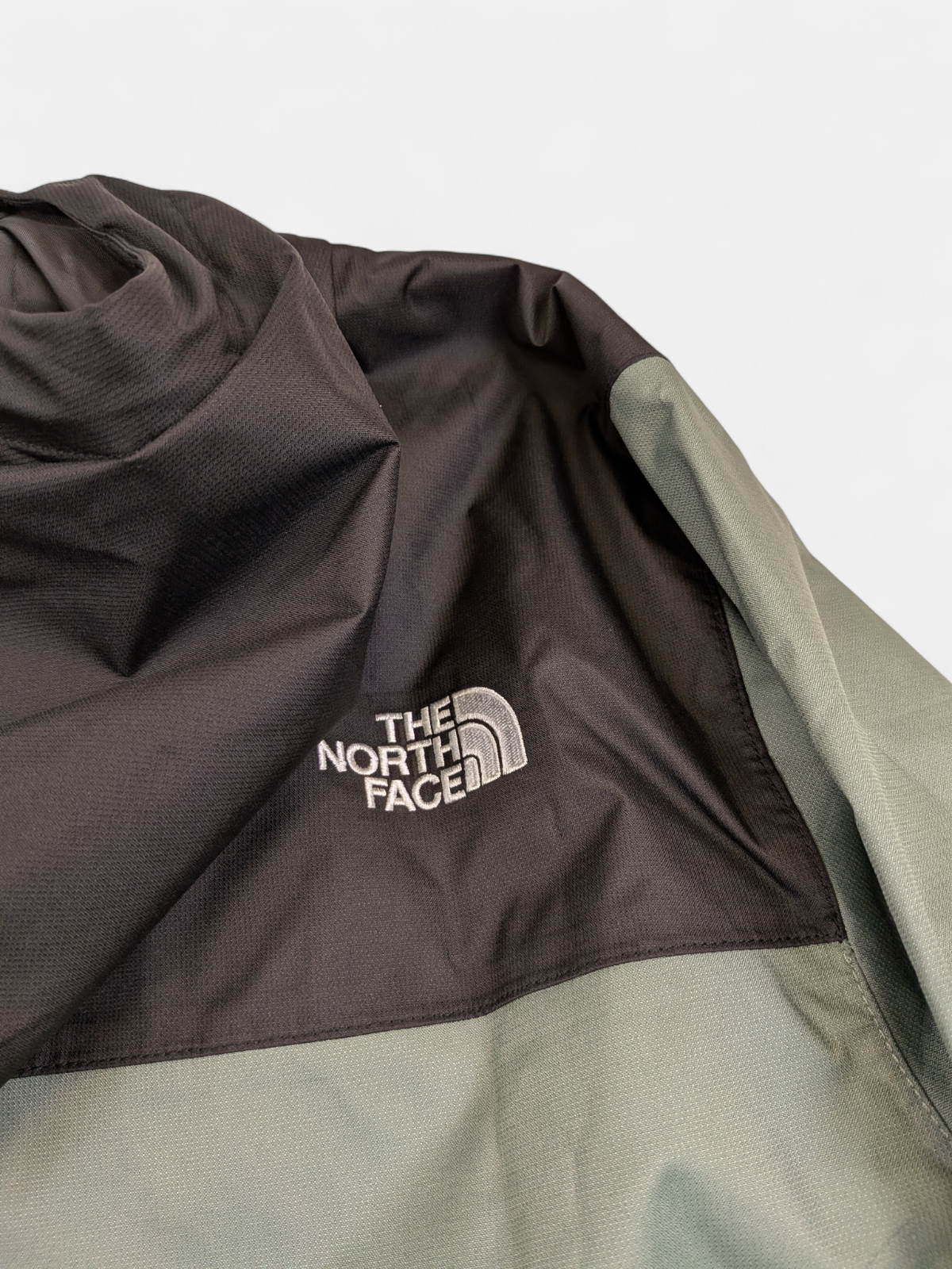 The North Face Mens Millerton Jacket / Black - Laurel Wreath Green / RRP £125