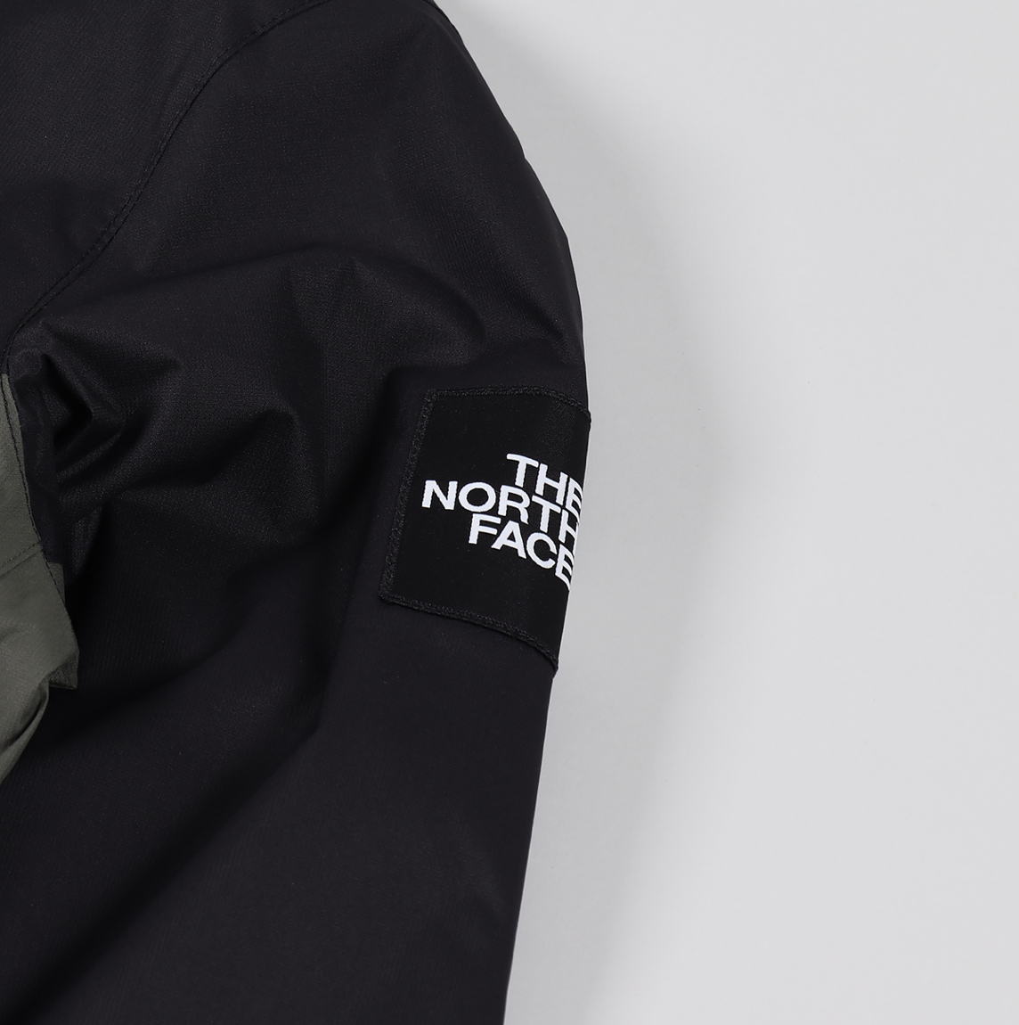 The North Face Men’s Black Box Mountain Q Jacket – Thyme, Outerwear