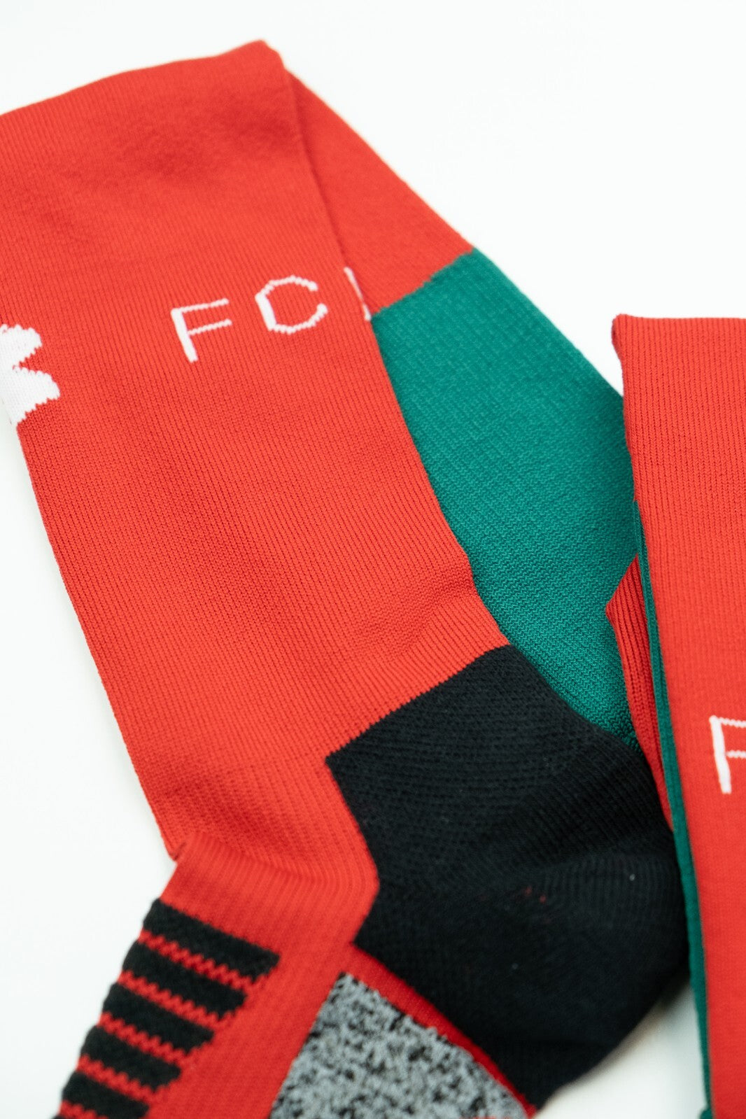 Under Armour 2019-20 Lokomotiv Moscow Home Socks / Red / Mens / RRP £14.99