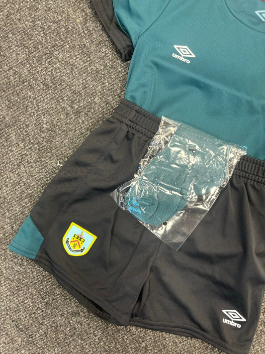Umbro Toddler Burnley Third Full Football Kit / 19-20 / Green Black / RRP £35