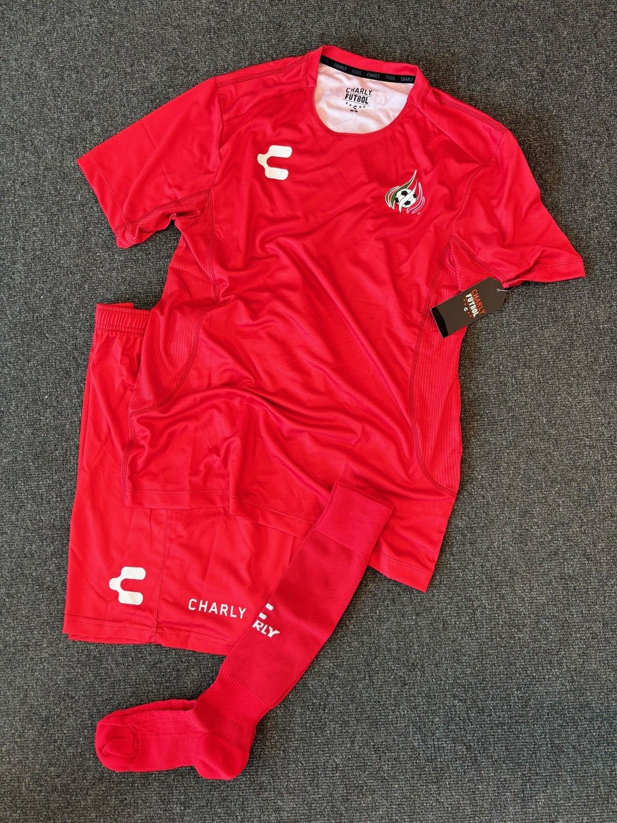 Charly Men's Football Kit / Full Mexico Training Kit / Red / RRP £40