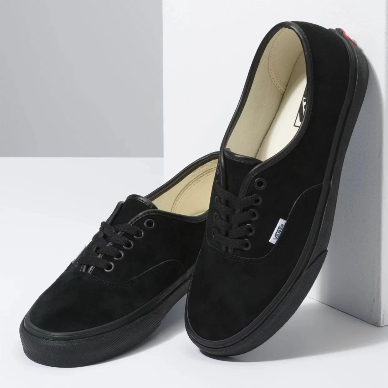 Vans Authentic Trainers / (Pig Suede) Black Black / Mens / RRP £60