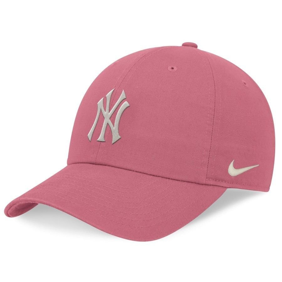 Nike Womans New York Yankees Club Cap / Dessert Berry / RRP £22