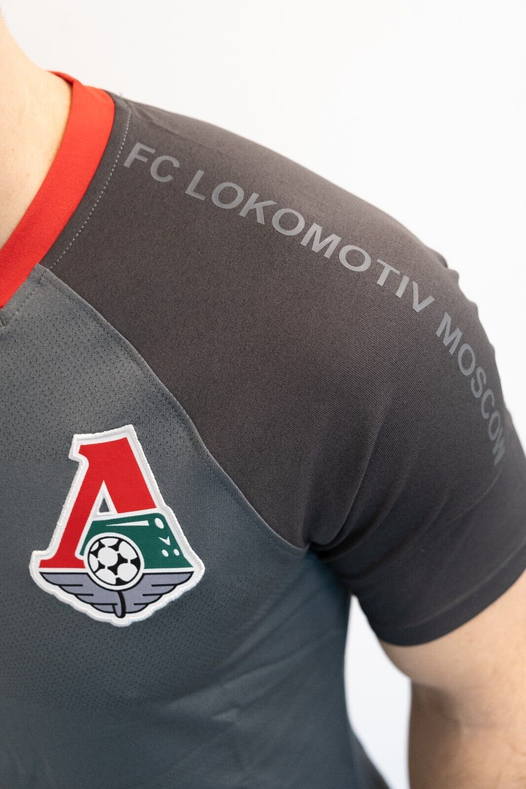 Under Armour 2019-20 Lokomotiv Moscow Training Tee / Grey / Mens / RRP £29.99