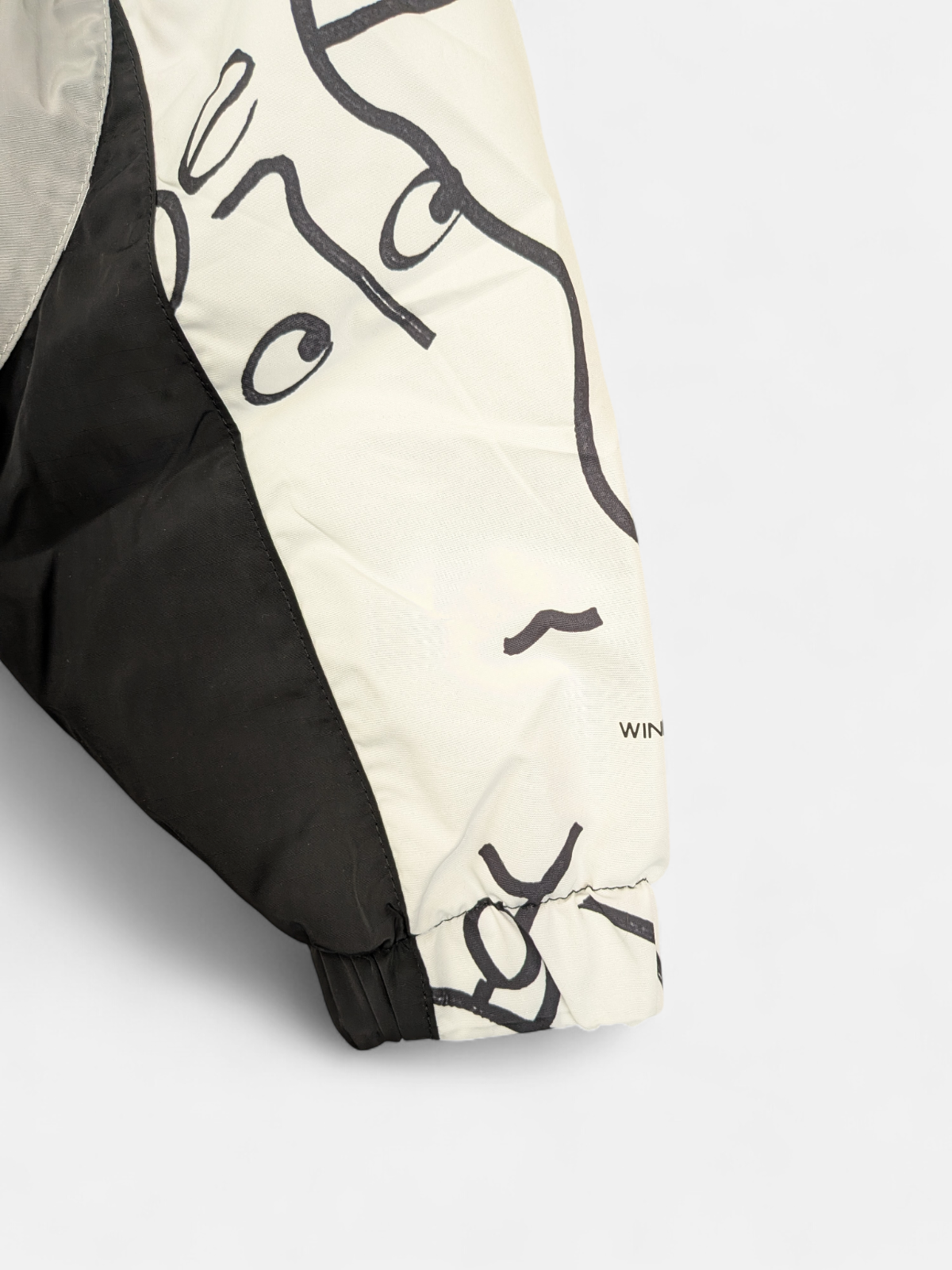 The North Face Womens Black Box Search & Rescue Wind Jacket / White/ RRP £140