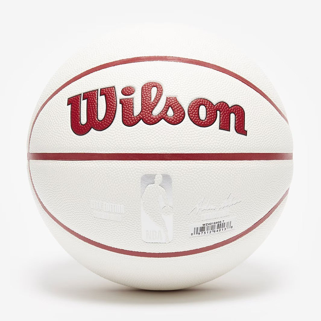 Wilson NBA Chicago Bulls City Collector Basketball / White / RRP £110
