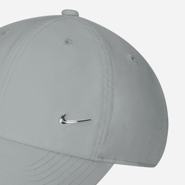 Nike Sportswear Dri Fit Heritage 86 Metallic Swoosh Cap / Grey Silver / RRP £24
