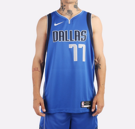 Nike Dallas Mavericks Basketball Jersey / 77 Doncic / Blue / RRP £95