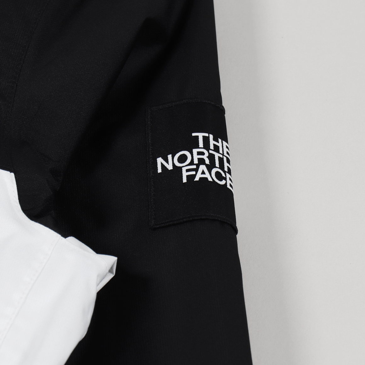 The North Face Mens Black Box Mountain Q Jacket / BNWT / TNF White / RRP £135