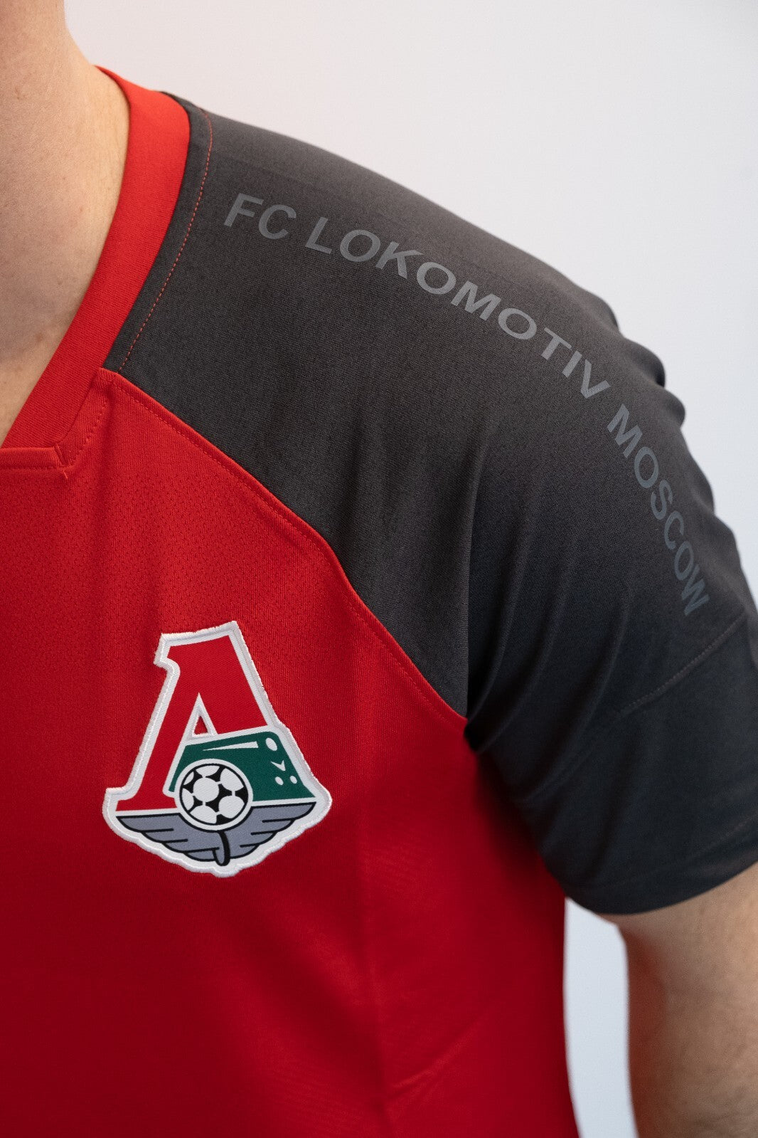 Under Armour 2019-20 Lokomotiv Moscow Training Tee / Red / Mens / RRP £29.99