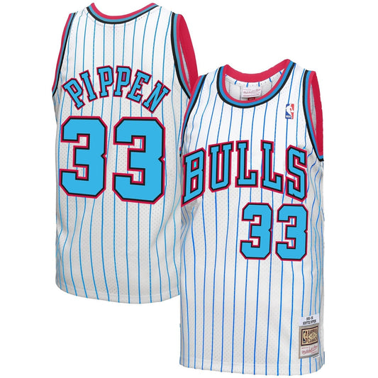 Mitchell & Ness Chicago Bulls 95-96 Pippen Basketball Jersey / White / RRP £95