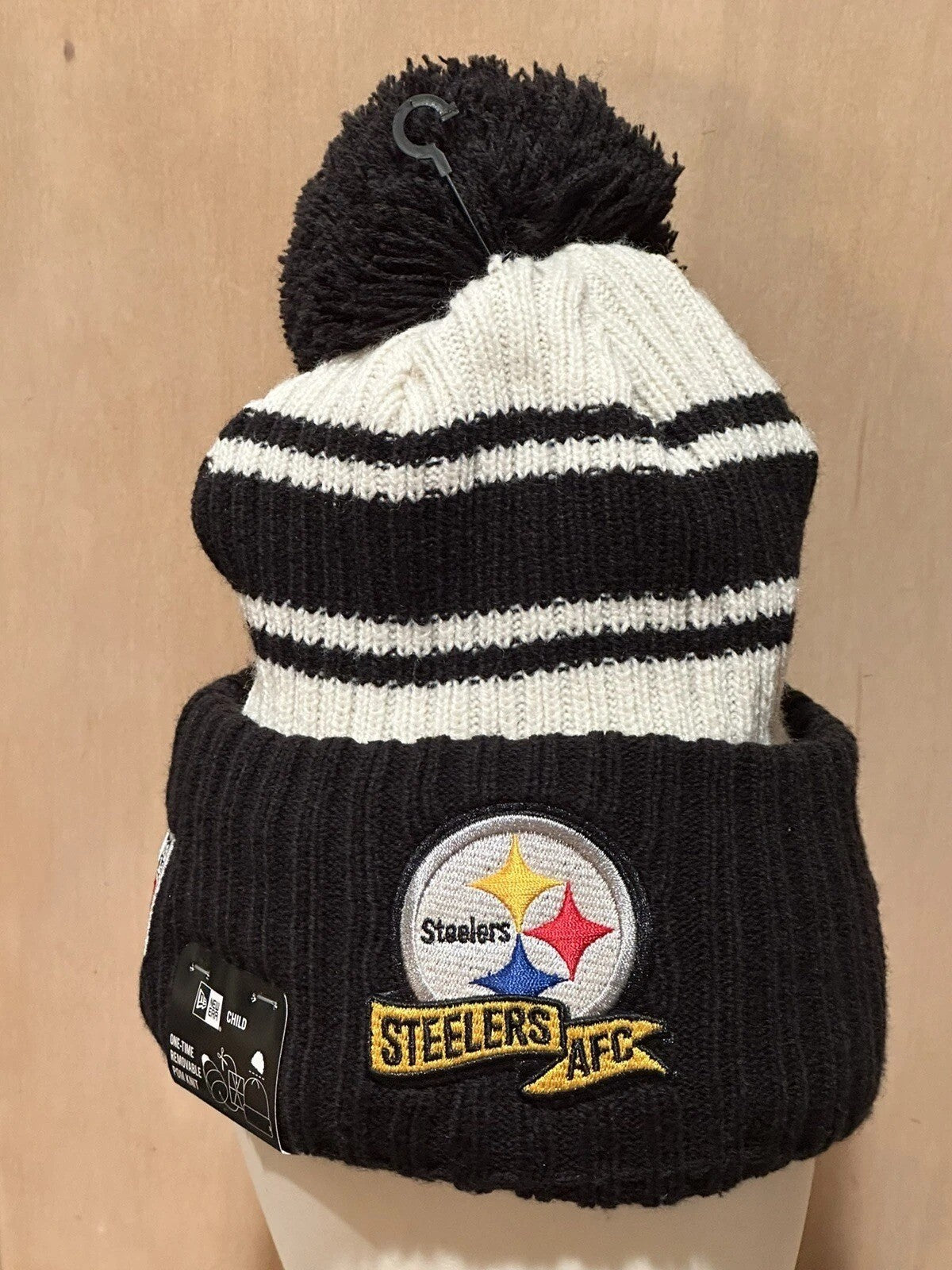 New Era Adult Pittsburgh Steelers NFL 2022 Beanie Knit Hat / Ivory / RRP £30