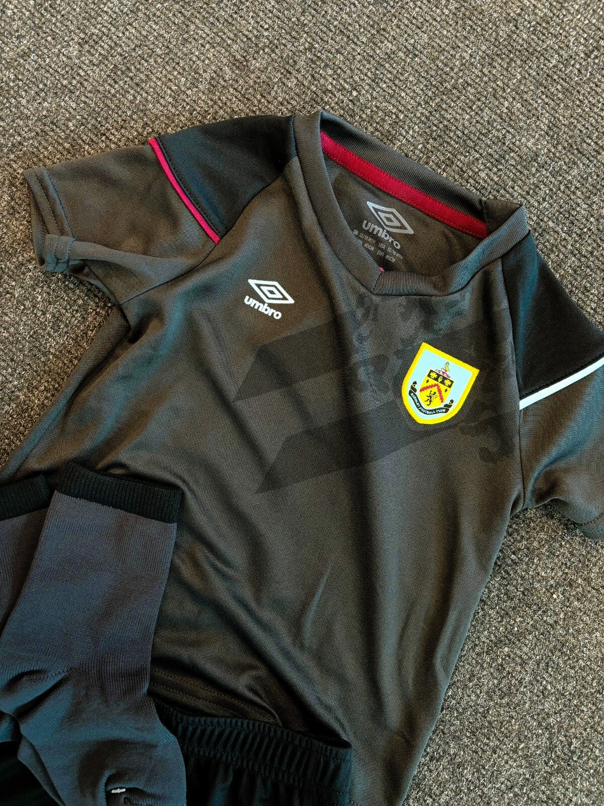 Umbro Toddler Burnley Away Full Football Kit / 20-21 / Black / RRP £35