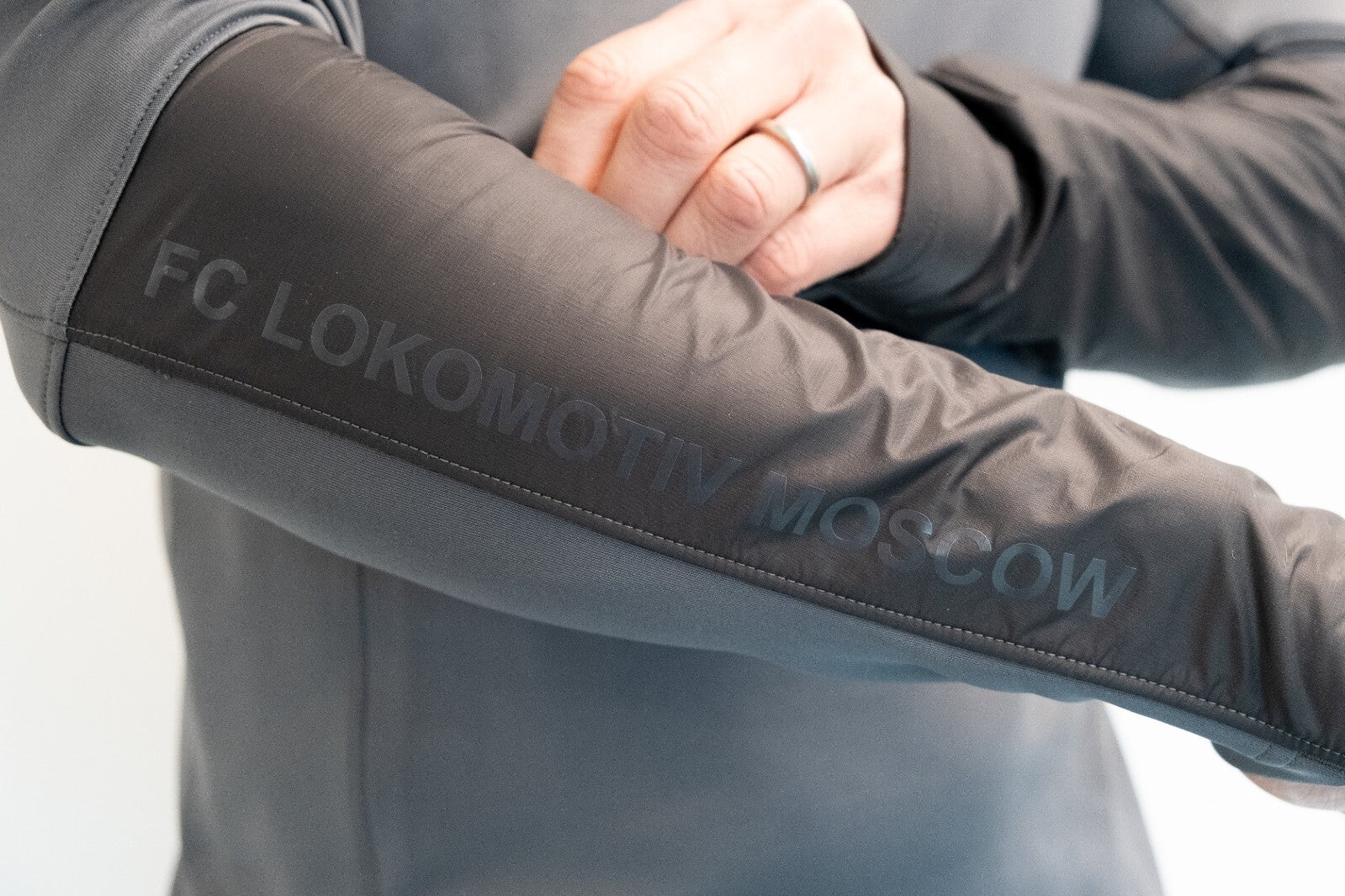 Under Armour 19-20 Lokomotiv Moscow Training Midlayer / Grey / Mens / RRP £49.99
