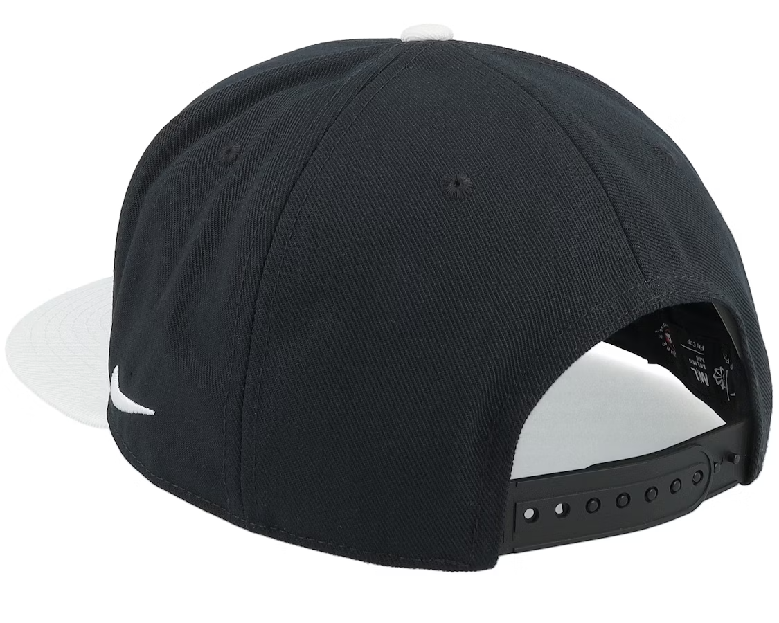 Nike Chicago White Sox Pro Brim Snapback Cap / Black White / RRP £35