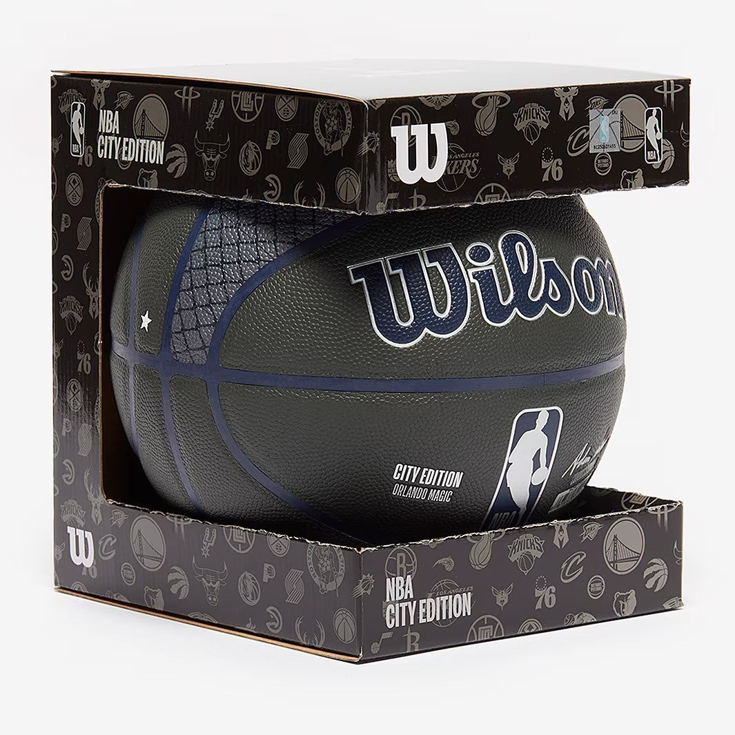 Wilson NBA Chicago Bulls City Collector Basketball / White / RRP £110