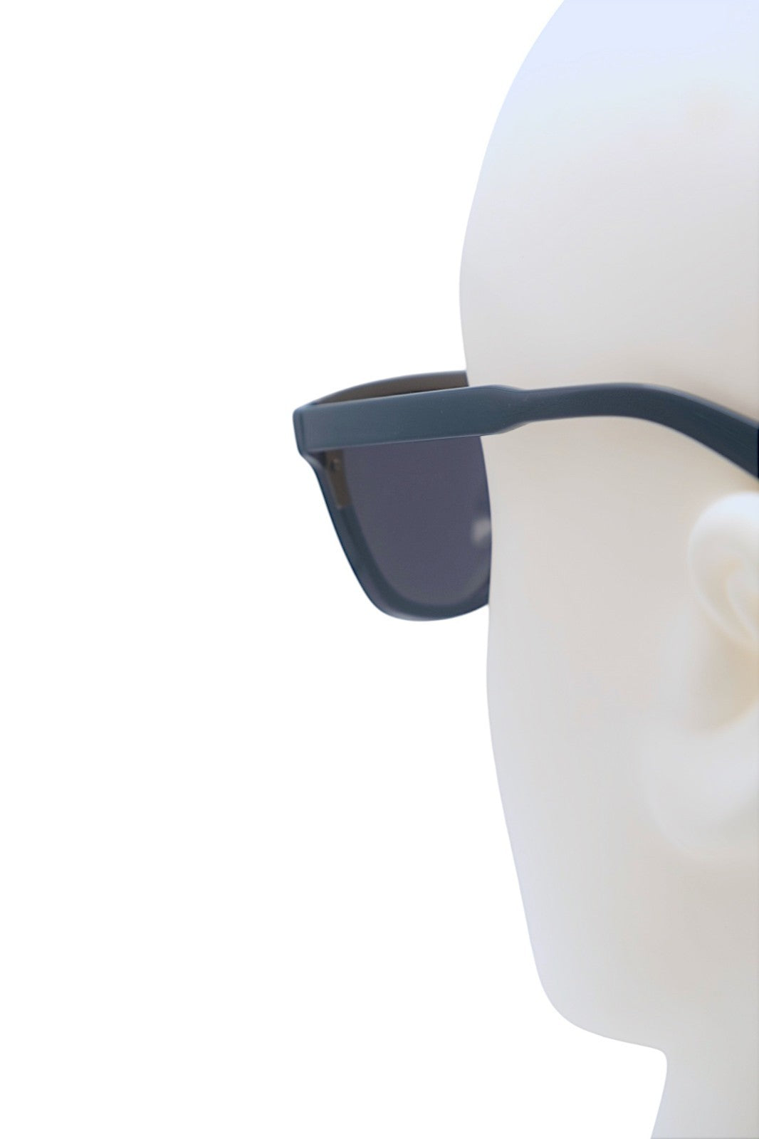 Vilebrequin Sunglasses / Unisex / Navy Blue / RRP £165