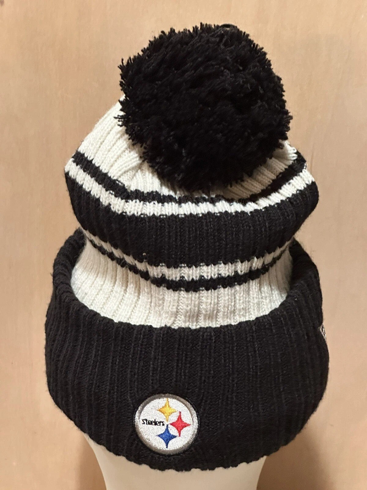 New Era Adult Pittsburgh Steelers NFL 2022 Beanie Knit Hat / Ivory / RRP £30