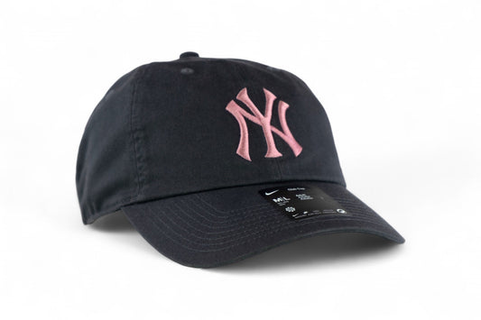 Nike Adult New York Yankees MLB Relaxed Club Cap / Grey Purple / RRP £22