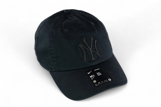 Nike Adult New York Yankees MLB Relaxed Club Cap / Black Black / RRP £22