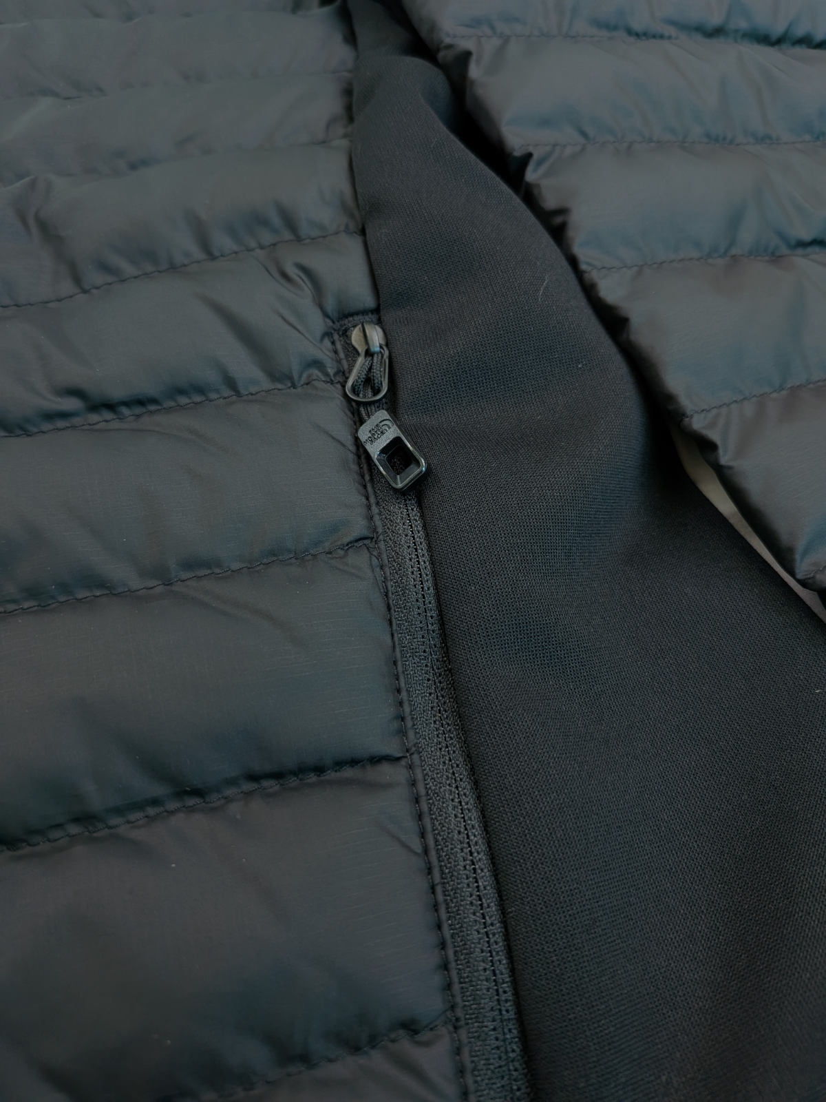 The North Face Mens Outdoor Hybrid Insulated Jacket / Black / RRP £145