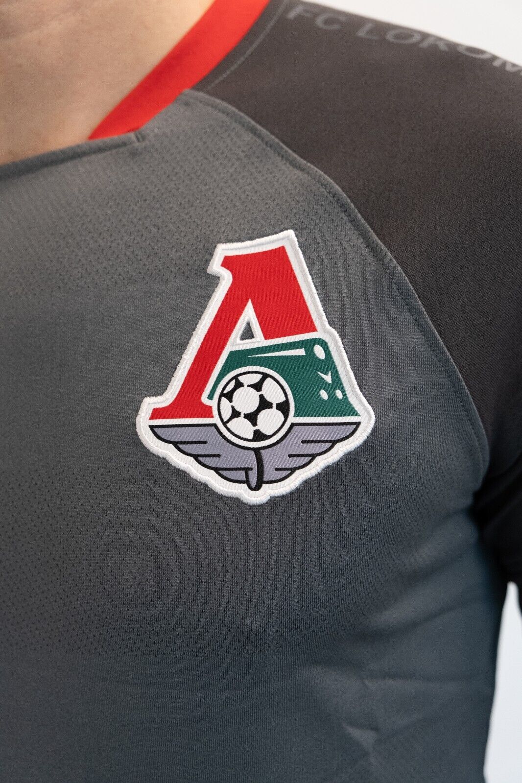 Under Armour 2019-20 Lokomotiv Moscow Training Tee / Grey / Mens / RRP £29.99
