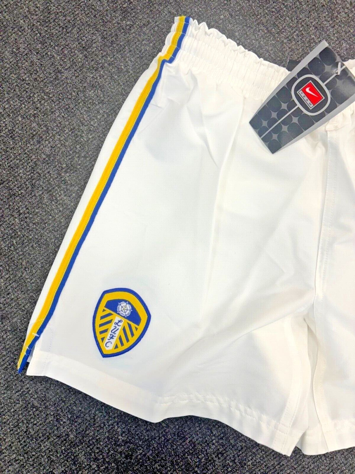 Nike Kids Leeds United Football Shorts / 2000-02 / Home White / RRP £20